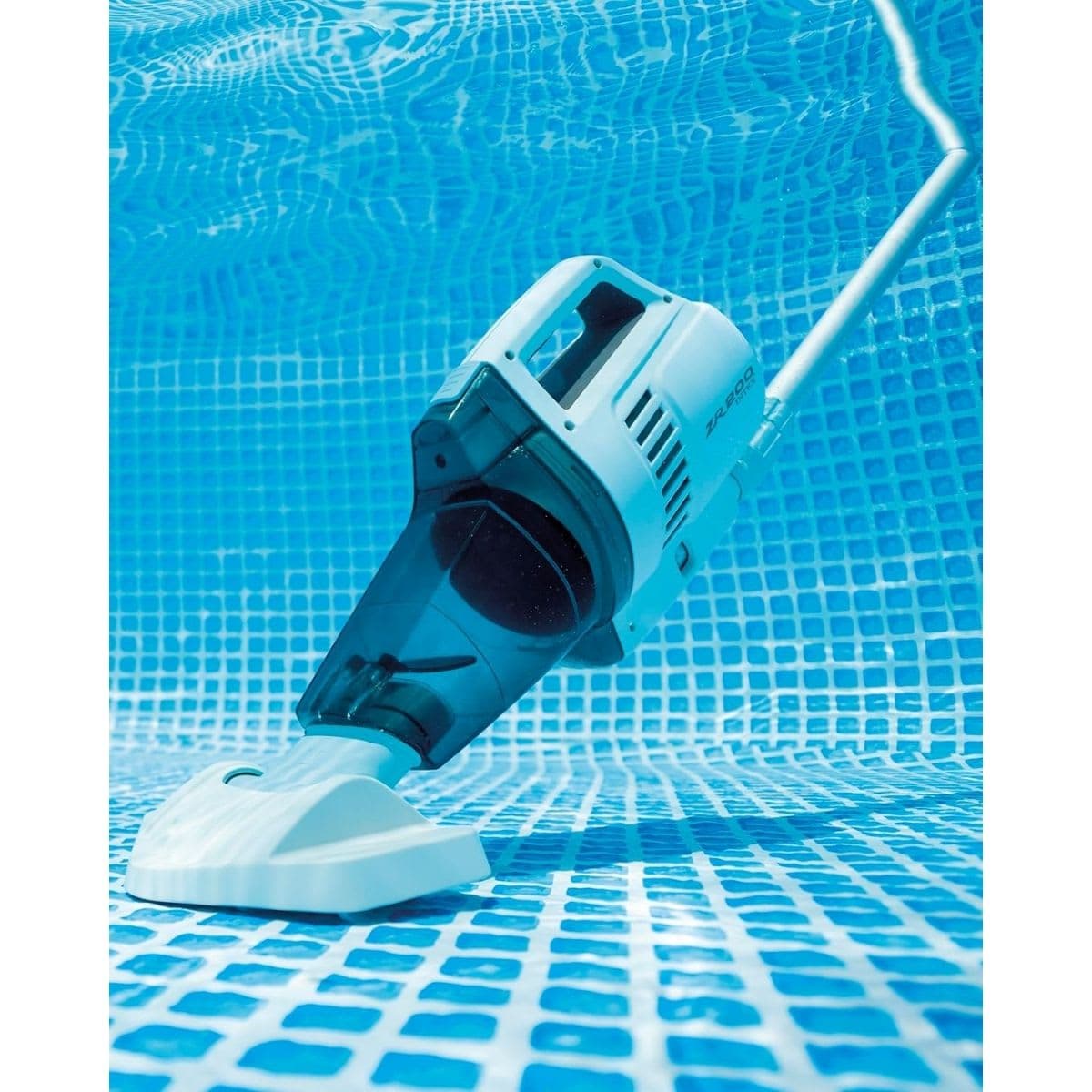 Rechargeable Pool Vacuum thumbnail 2