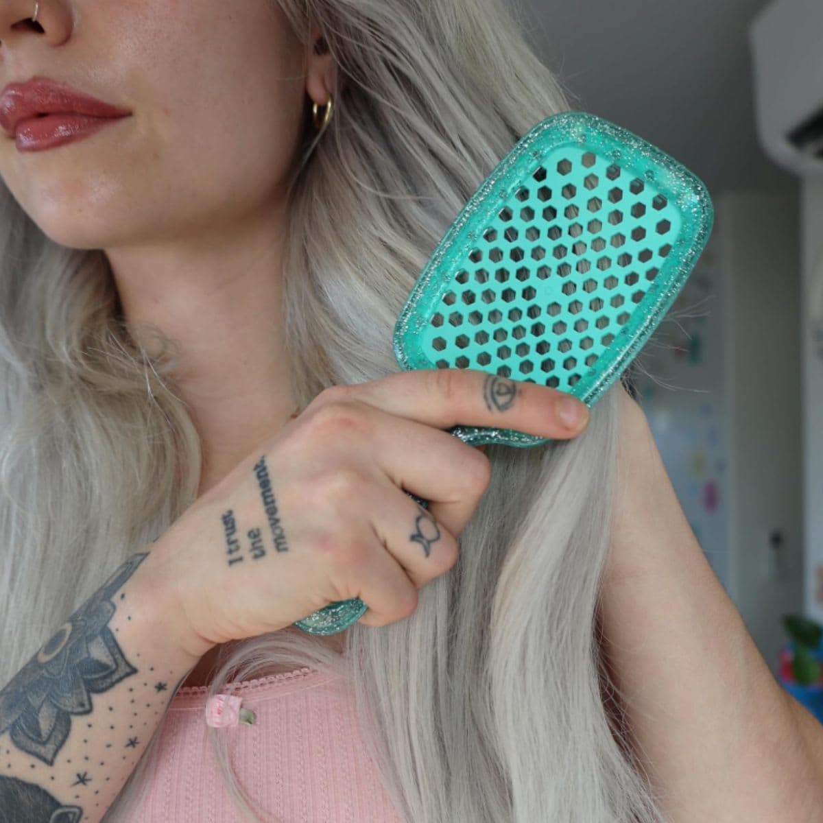 FHI Heat UNbrush Detangling Brush for Pain-Free Brushing on All Wet or Dry Hair Types — Durable DuoFlex Anti-Static Bristles, Lightweight Handle, Vented Hair Brush, Turquoise Green thumbnail 9