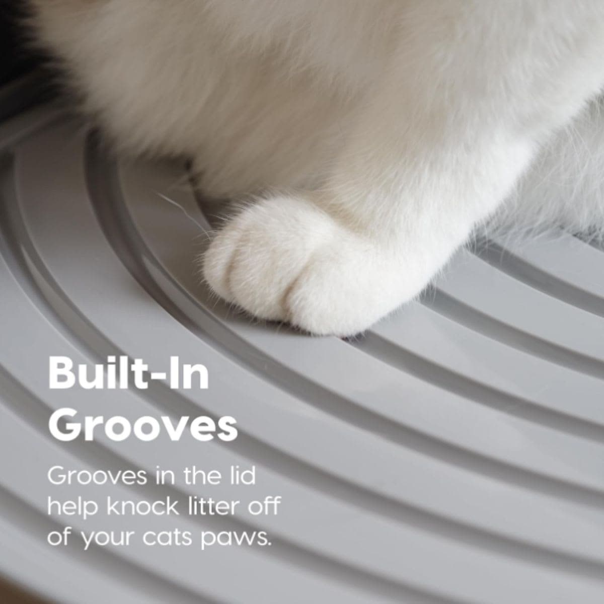 Iris Ohyama, Cat Litter Tray with Grooved Lid/Top Cover, No Odor and Litter Spill, Large Entrance, Scoop Included, for Cat - Cat Litter Box Jump-in PUNT-530 - Black thumbnail 3