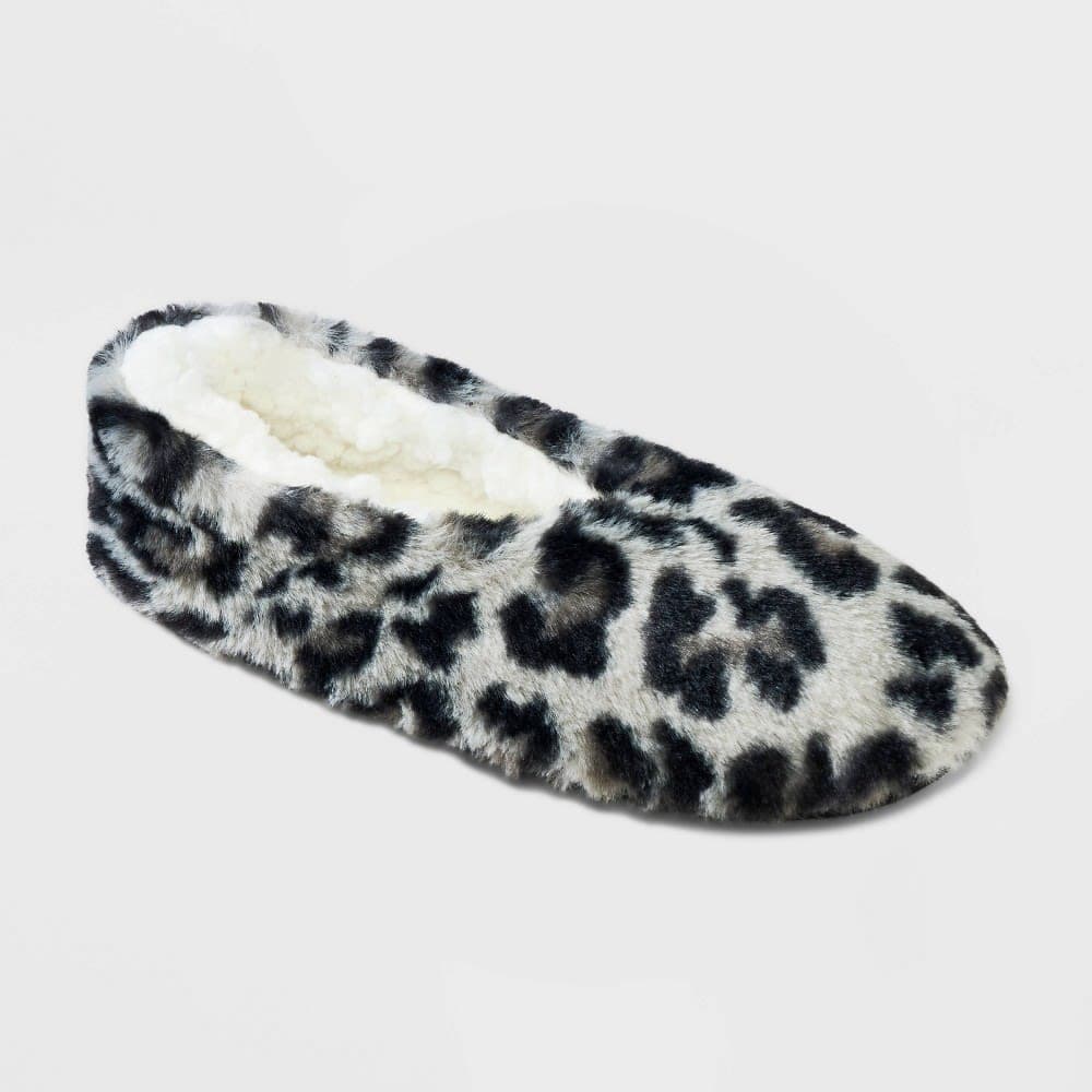 Women's Leopard Print Faux Fur Cozy Pull-On Slipper Socks with Grippers - Gray S/M — image 1