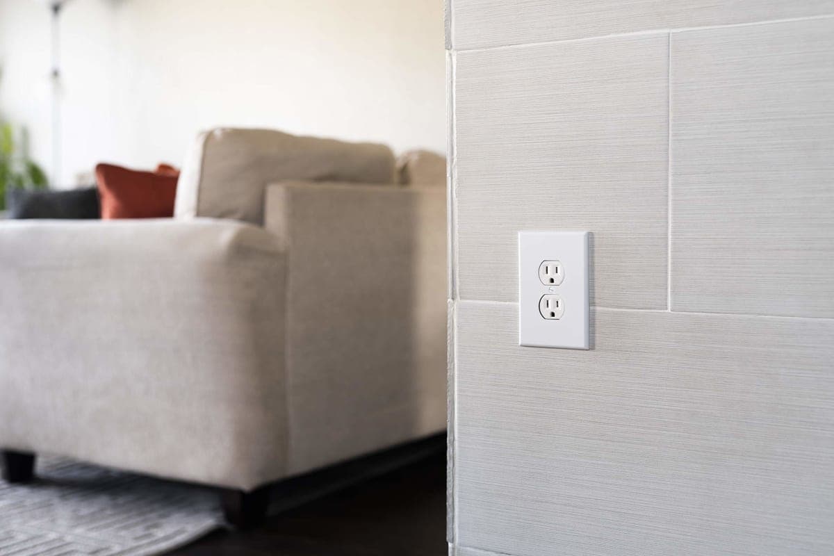 GE, White, Ultra Pro Duplex Heavy-Duty Receptacle, 2, Wall Outlet, Reinforced Yoke, Self-grounding Clip, 3 Prong, Supports 15A, UL Listed, 42157 thumbnail 5