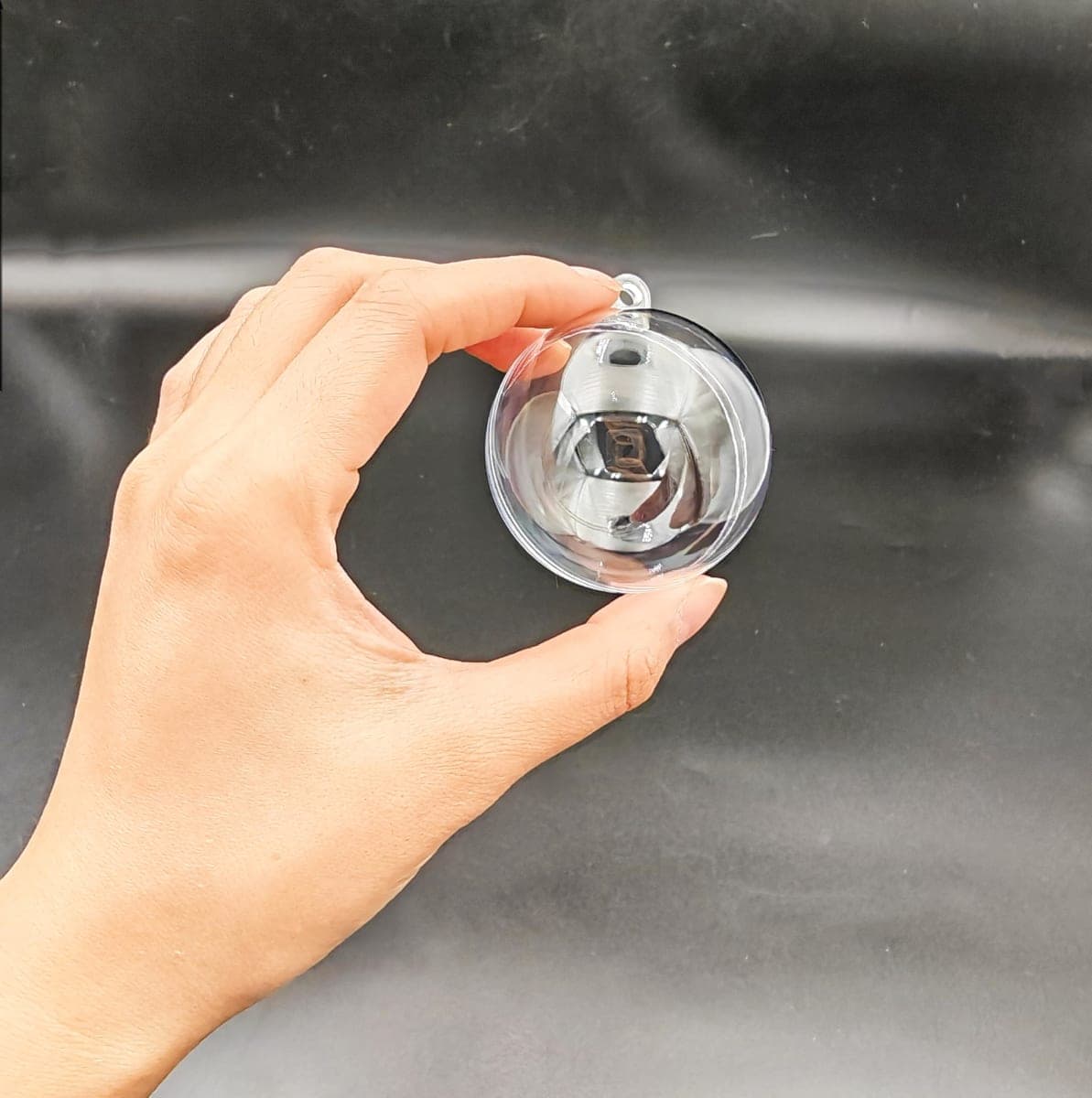 YOZIEMQ Acrylic Hollow Ball, Clear Plastic Fillable Ornaments Ball, DIY Clear Plastic Balls for New Years Present,Xmas Tree,Home Decoration,Wedding,Party (25cm/9.84inch,2PCS) thumbnail 2