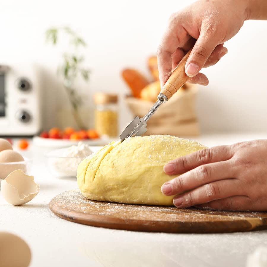 SAINT GERMAIN Premium Hand Crafted Bread Lame with 5 Blades Included - Best Dough Scoring Tool with Authentic Leather Protective Cover thumbnail 5