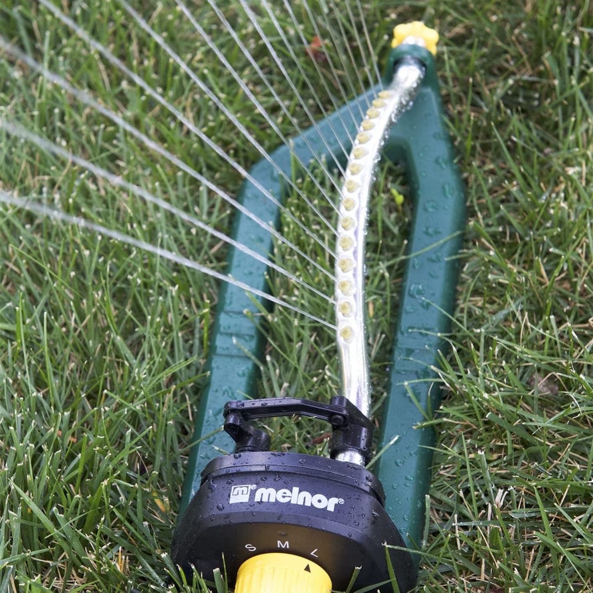 Melnor 65151AMZ Oscillating Sprinkler with 15 Precision Nozzles and QuickConnects thumbnail 3