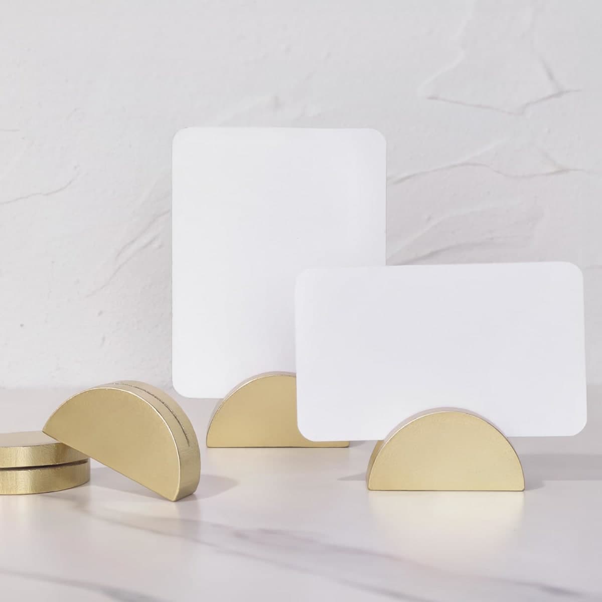 UNIQOOO 10 Set 2" Arch Gold Birch Wood Stand with Cards |1.2mm Slot, for Wedding Table Number Sign, Place Card Holder, Photo Display Stand | for Event Decor, Retail Shop, Cafe Restaurant Menu — image 1