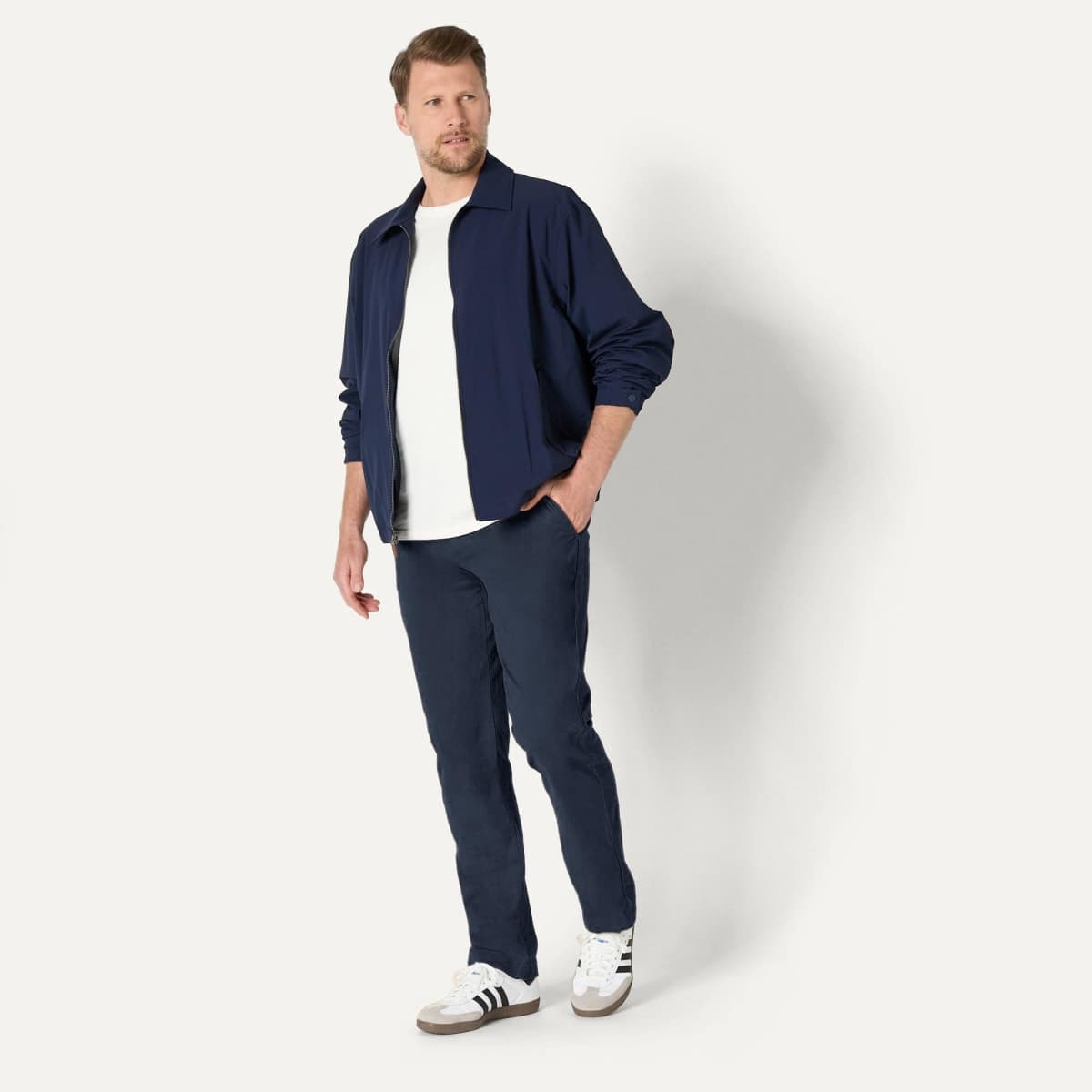 Amazon Essentials Men's Athletic-Fit Broken-in Chino Pant, Navy, 36W x 32L thumbnail 5