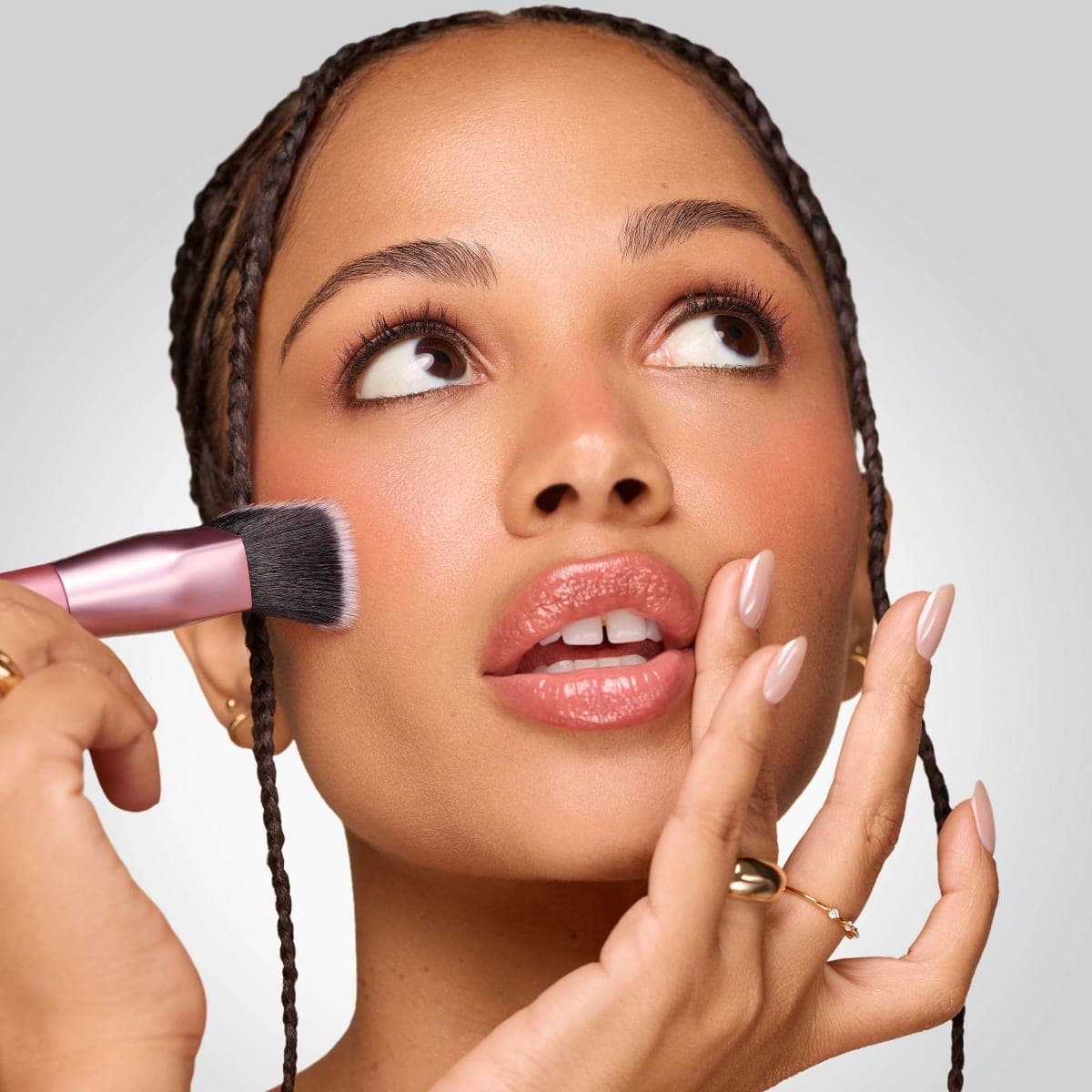 Real Techniques Cheek Hugging Contour Brush, Angled Makeup Brush for Cream Contour Liquid Bronzer & Sculpting, Precision Face Shaping, UltraPlush Bristles, Cruelty-Free, 1 Count thumbnail 4