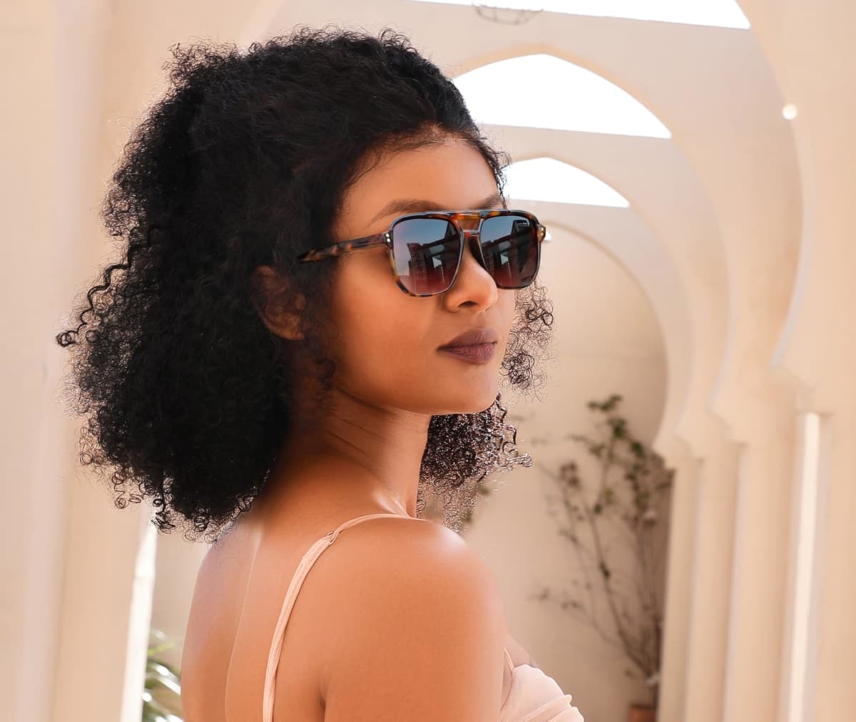 FEISEDY Retro Square Aviator Sunglasses Women Men 70s Vintage Trendy Plastic Frame Sun Glasses B2835 thumbnail 3