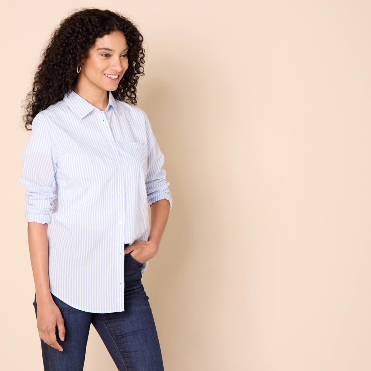 Amazon Essentials Women's Classic-Fit Long Sleeve Button Down Poplin Shirt, French Blue Stripe, M thumbnail 3