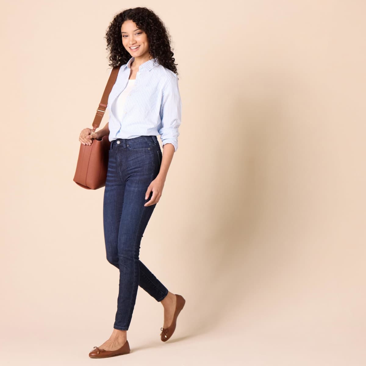 Amazon Essentials Women's Classic-Fit Long Sleeve Button Down Poplin Shirt, French Blue Stripe, M thumbnail 5