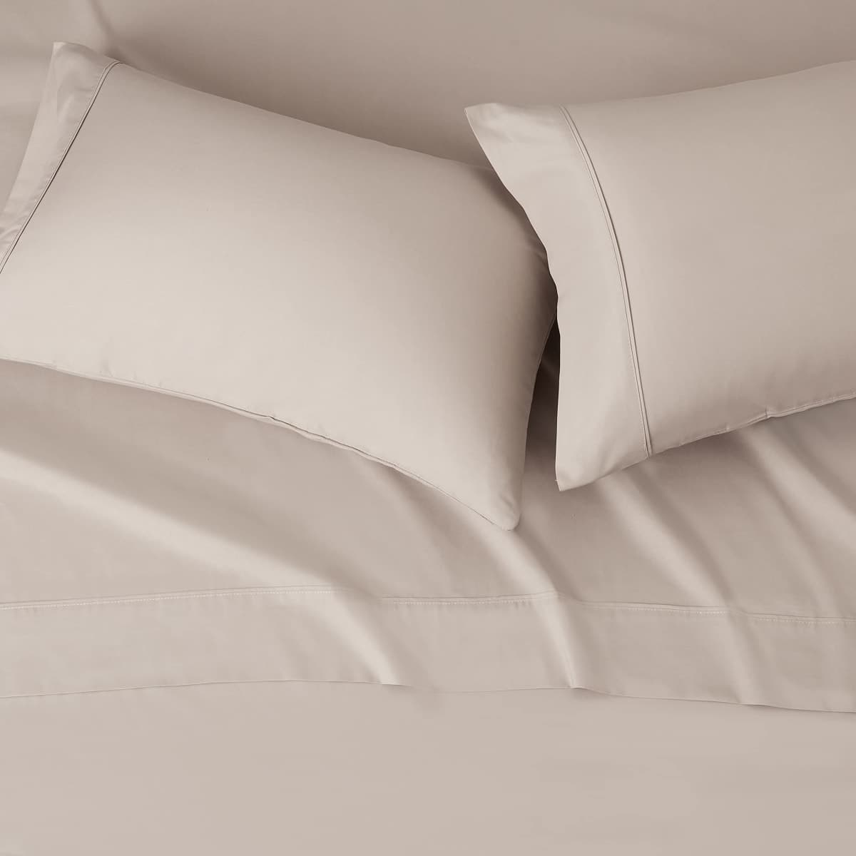 Amazon Basics Lightweight Super Soft Cooling, Easy Care Breathable Wrinkle Free Microfiber Comfortable 4-Piece Bed Sheet Set with 36cm Deep Pockets, Queen, Taupe, Solid thumbnail 3
