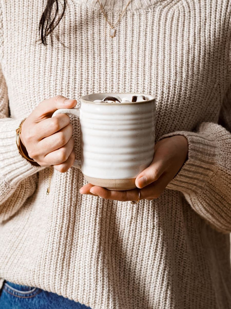 LE TAUCI Coffee Mugs 18 oz,Ceramic Mug Set, Coffee Cups for Latte, Hot Tea, Cappuccino, Mocha, Cocoa, Dishwasher Safe, Suit for Housewarming Wedding- 3.8 inch, Set of 4, Arctic White thumbnail 2