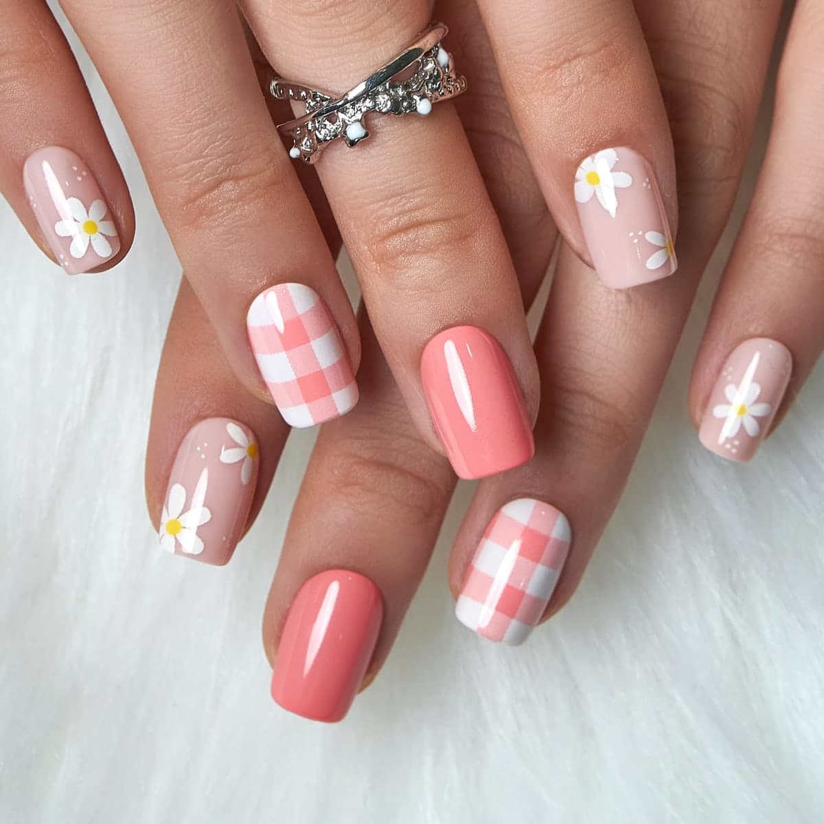 CurvLife Short Square Floral Press On Nails, Daisy Picnic Love Yellow Pink thumbnail 3