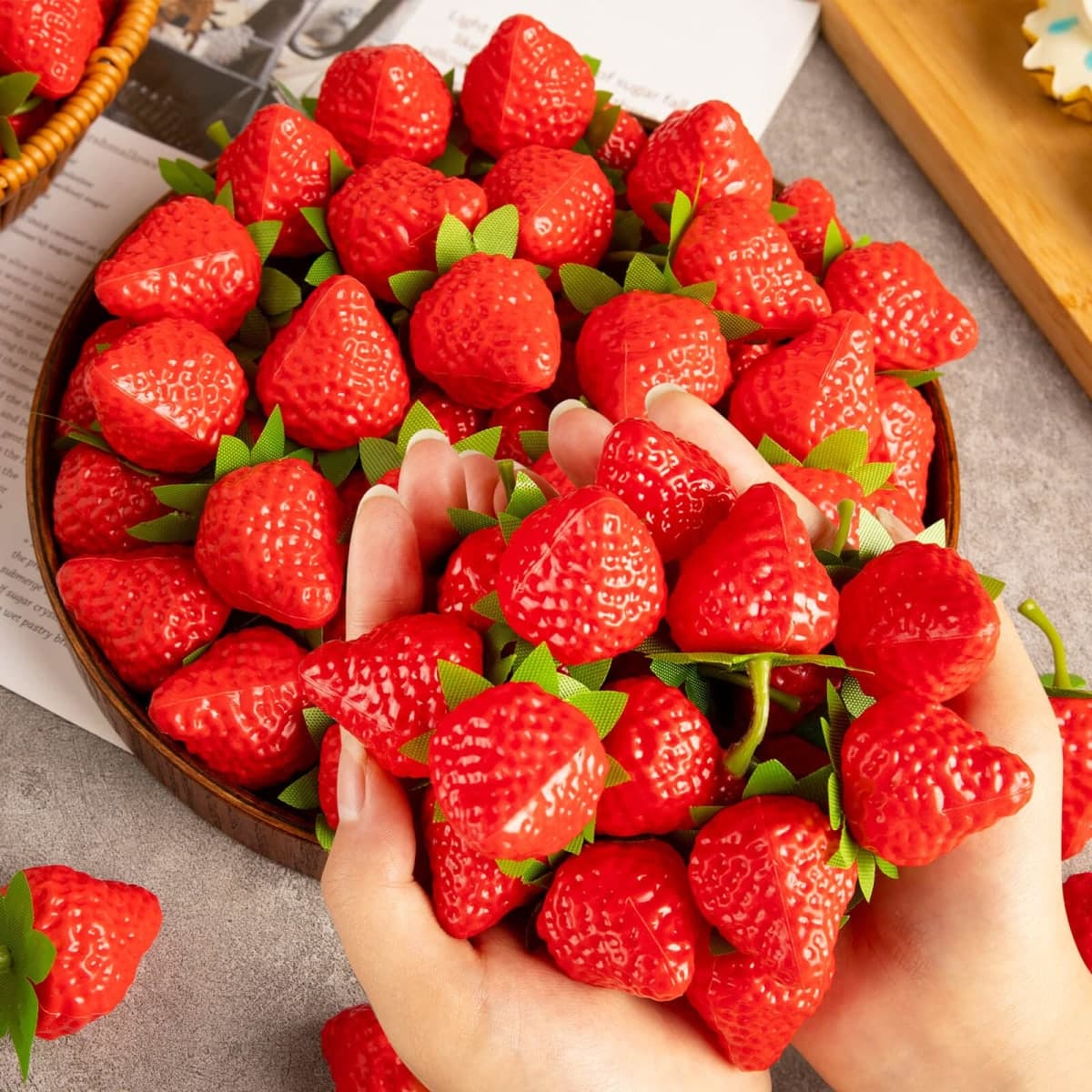 CLESDF 25Pcs Fake Strawberry, Artificial Lifelike Plastic Strawberries thumbnail 4