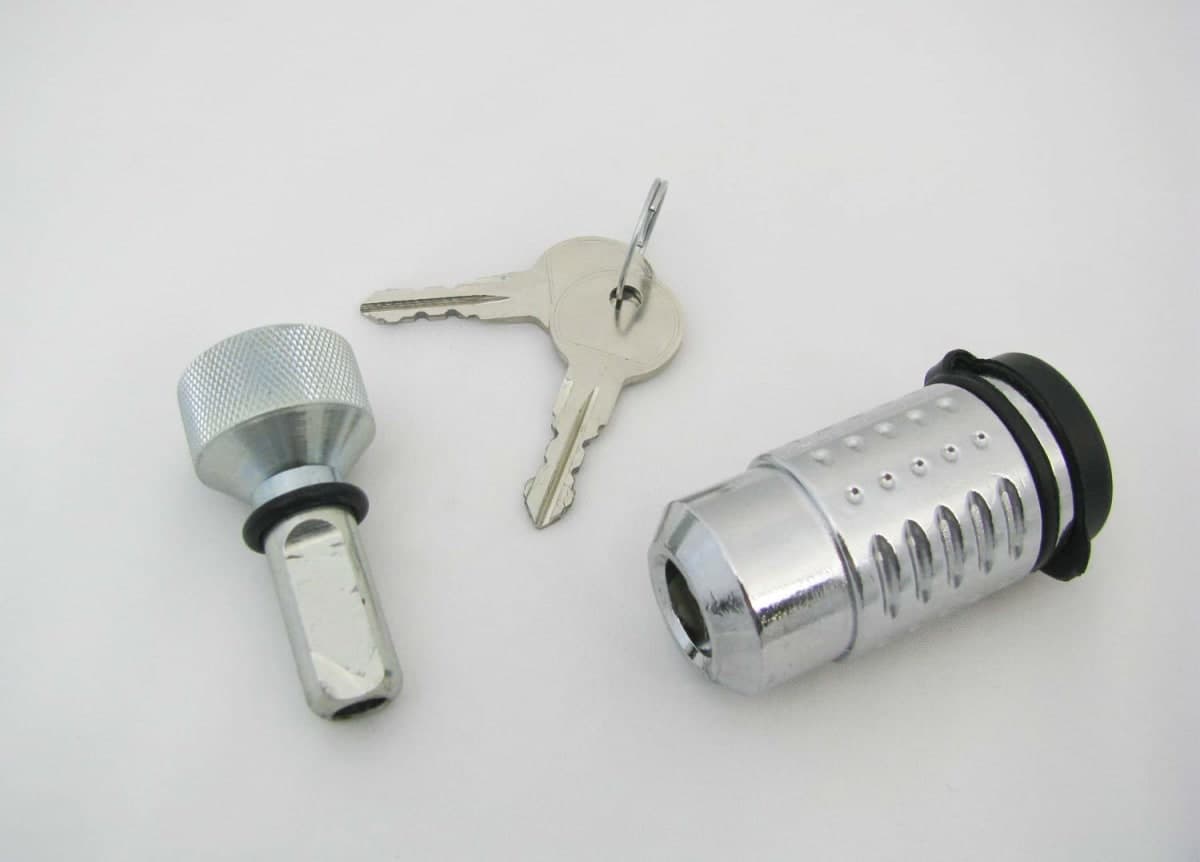 Heininger 6027 HitchMate Trailer Spare Tire Lock for 1/4" to 7/8" Thick Rims, Designed for Marine, Utility and RV Vertical Mount Spare Tires thumbnail 5