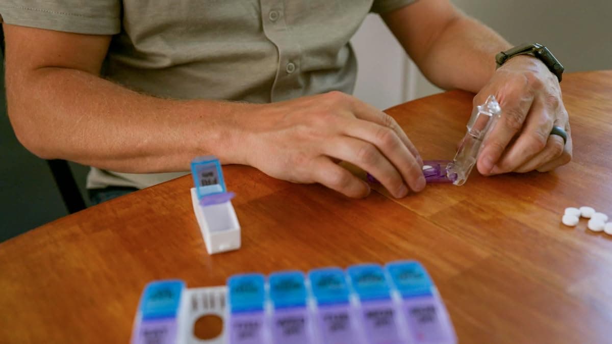 Ezy Dose Pill Cutter & Splitter, Built-in Pill Dispenser, Purple thumbnail 4