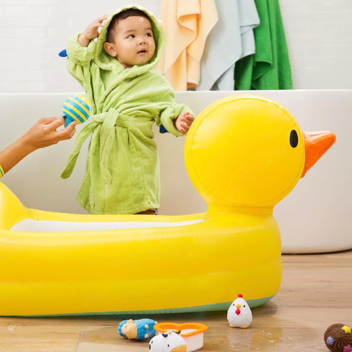 Munchkin White Hot Inflatable Duck Tub, Yellow, 1 Count (Pack of 1) thumbnail 5