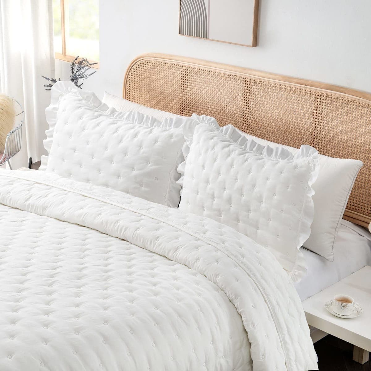 HIARUO 3-Piece King Quilt Set - Soft Warm Ultrasonic Reversible Pleated Ruffled Coverlet Bedspread Set (104 x 90 Inch) with 2 Pillow Sham (20 x 36 Inch), White thumbnail 4