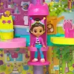 Gabby's Dollhouse, 15 Pc Celebration Dollhouse, 25-Inches Tall, with Toy Figures, Doll House Furniture & 10 Sounds, Kids Toys for Girls & Boys Ages 3+