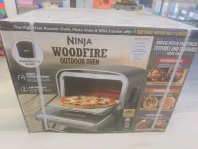 Ninja Woodfire 8-in-1 Outdoor Oven, Pizza Oven, 700°F High Heat Roaster, BBQ Smoker, Ninja Woodfire Technology, Weather Resistant, Portable, Electric, Grey, OO101LWC (Canadian Version)