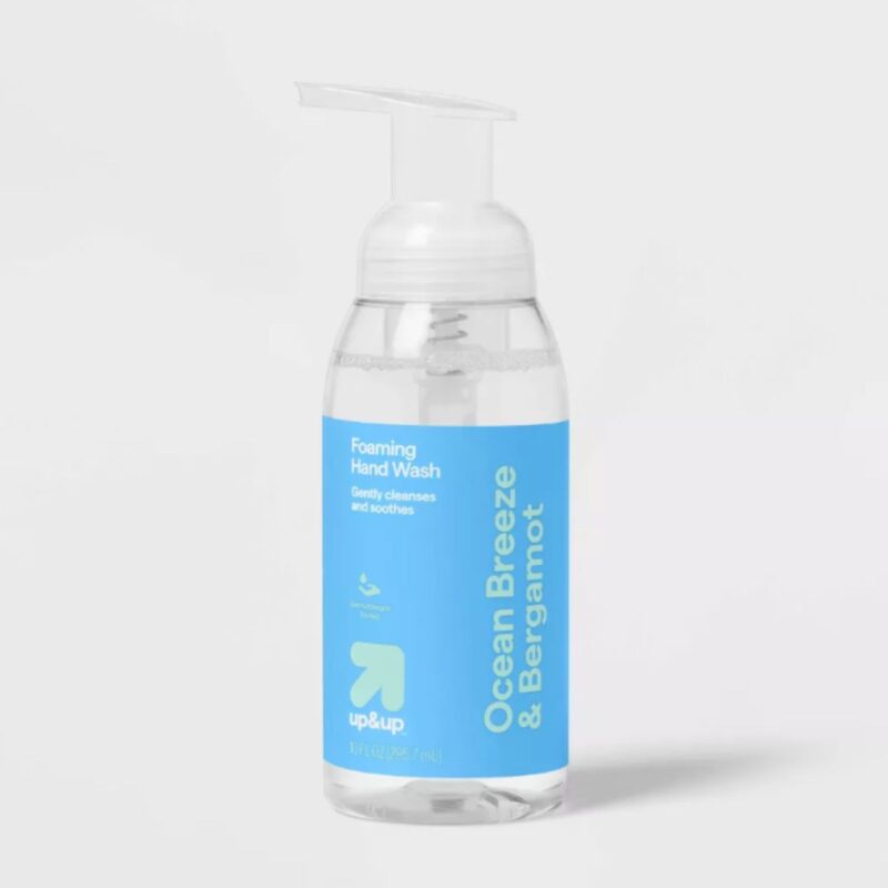 Foaming foaming hand soap with ocean breeze and bergamot scent in pump bottle