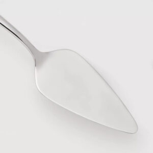 Sussex cake serve silver in elegant finish