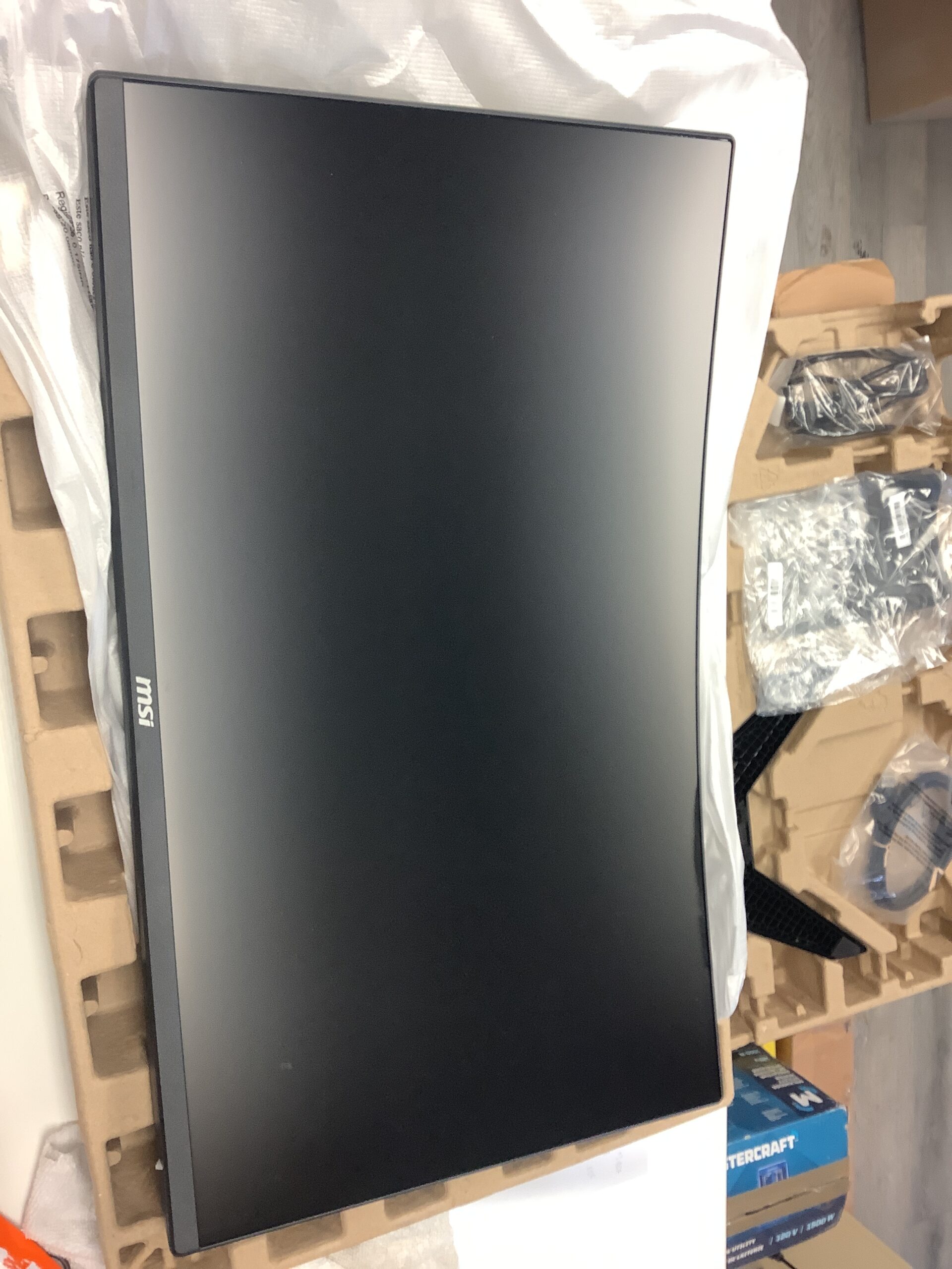 Msi 27 inch curve gaming monitor in sleek black design