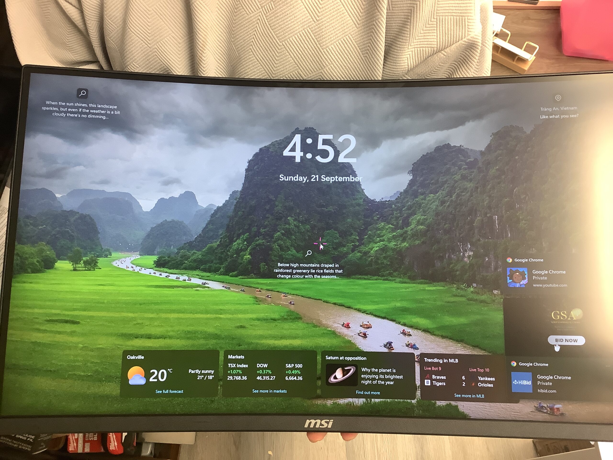 Msi 27 inch curve gaming monitor in sleek black design