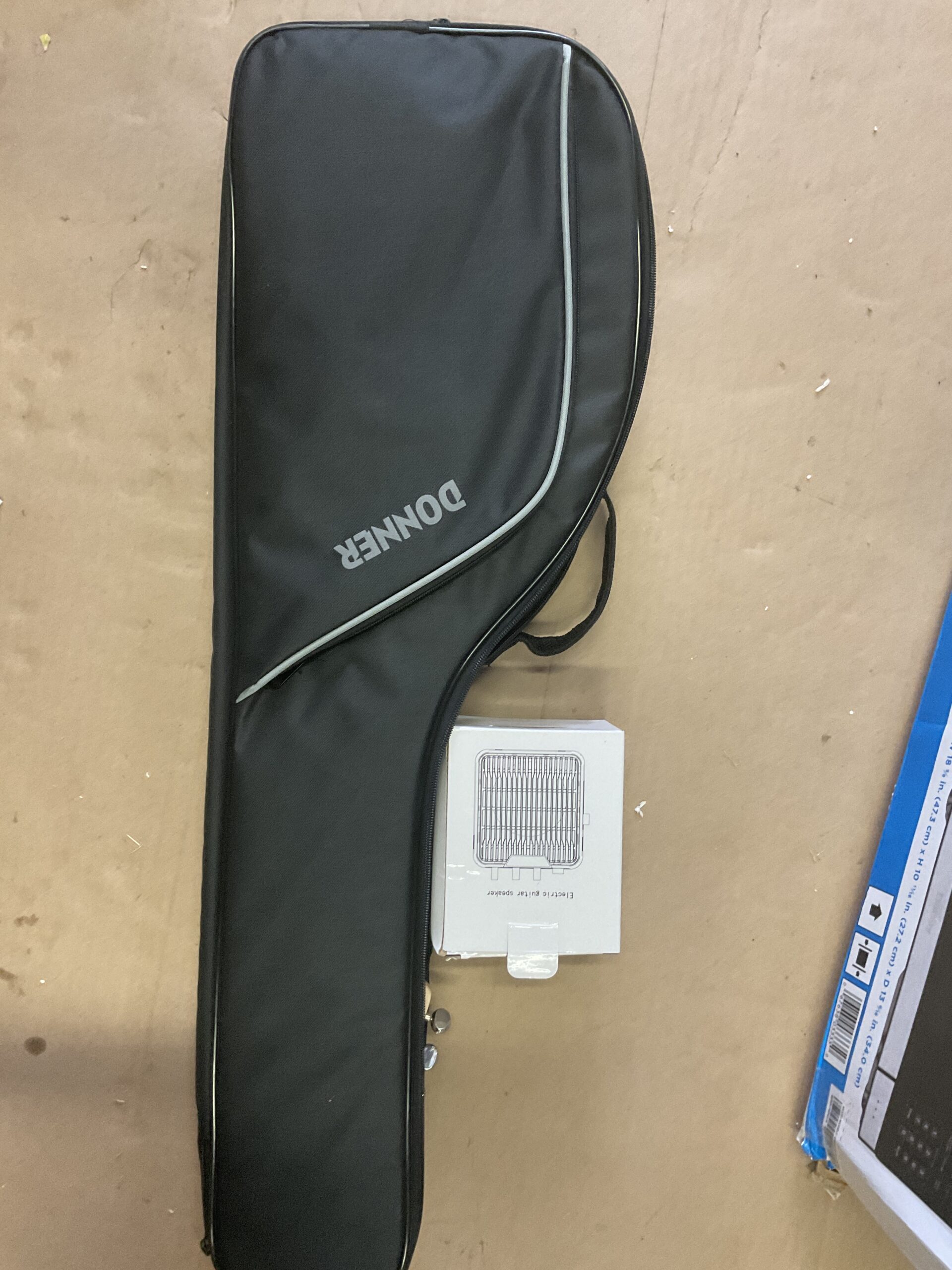 Donner electric guitar kid in black with amplifier and accessories