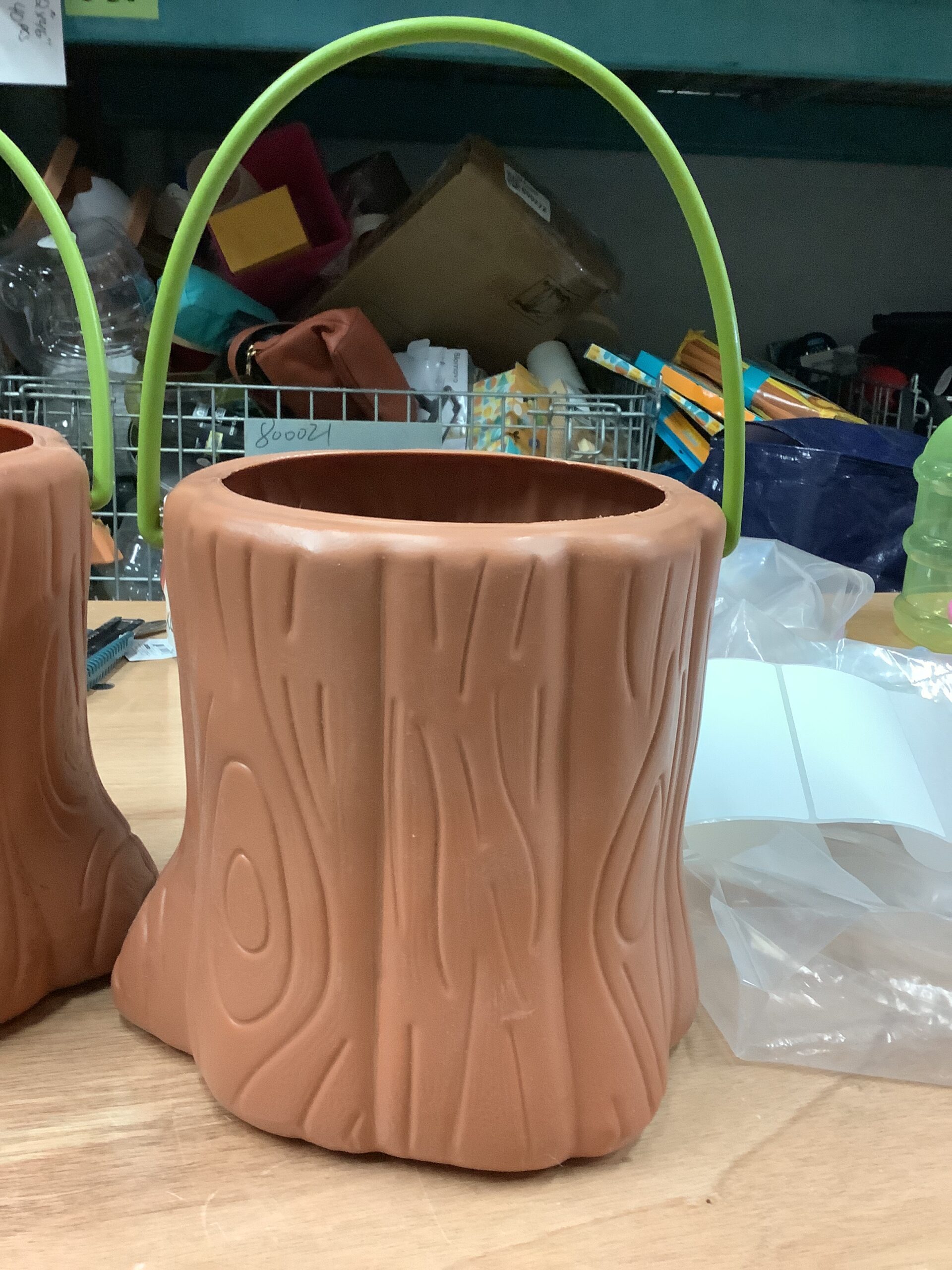 Target tree stump popcorn bucket with handle in natural wood design