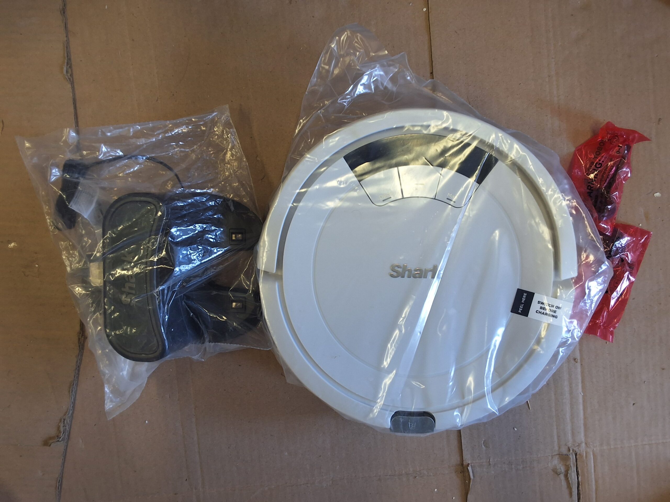 Shark robot vacuum cleaner in white with Tri-Brush System