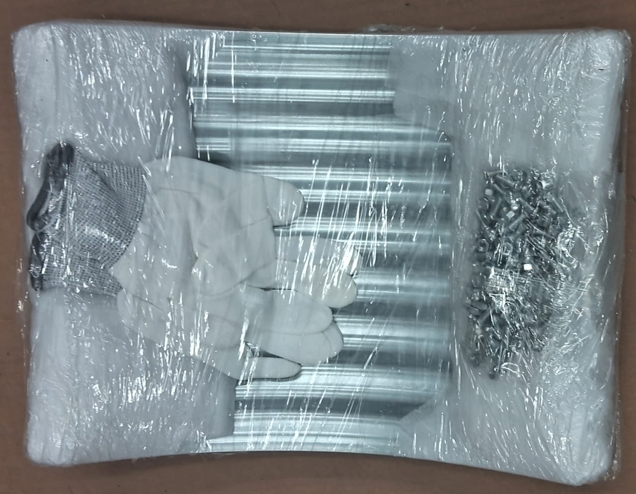 Round galvanized raised garden bed in silver with tool-free assembly