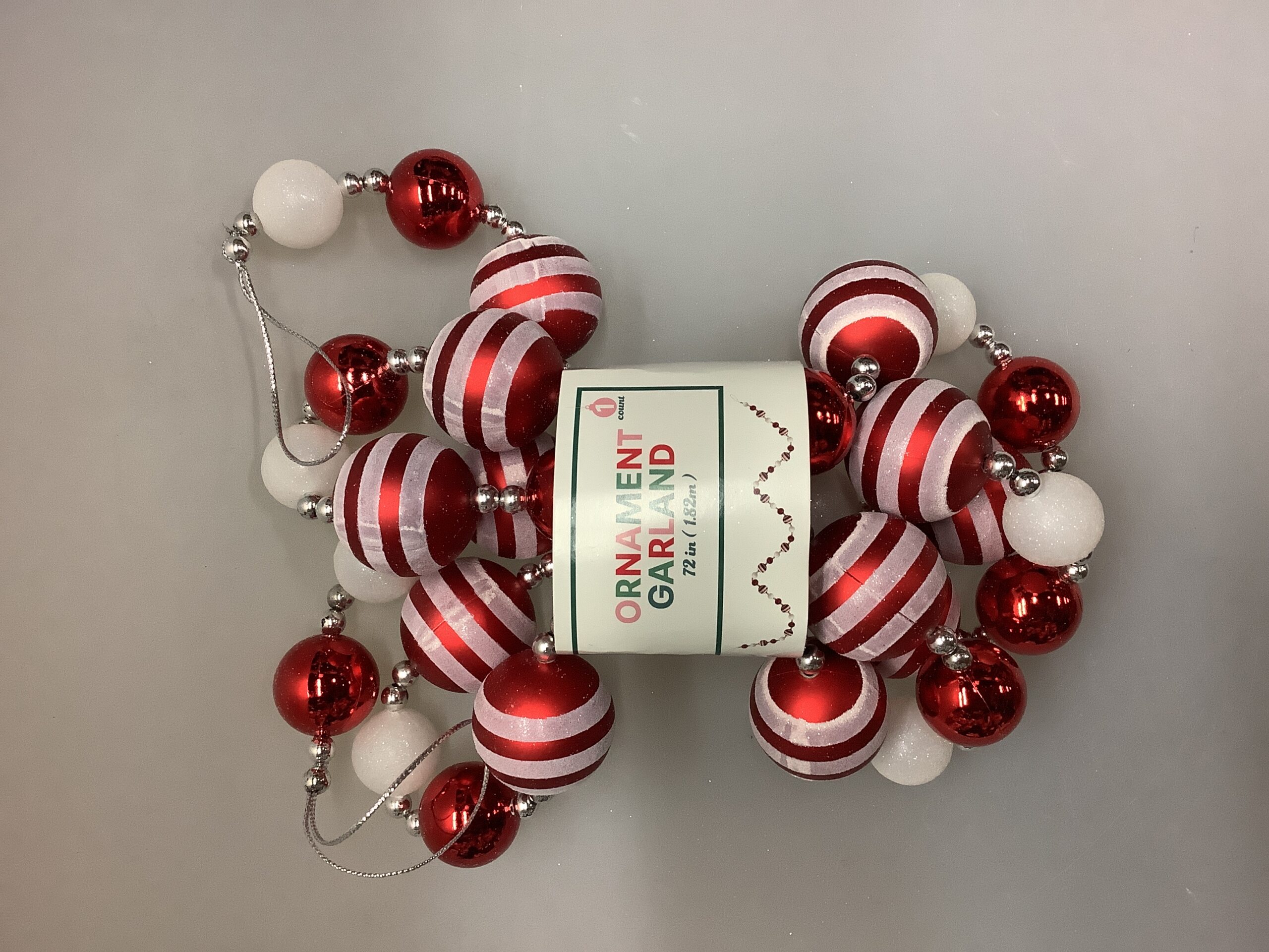 Ornament ornament garland in pink festive decoration