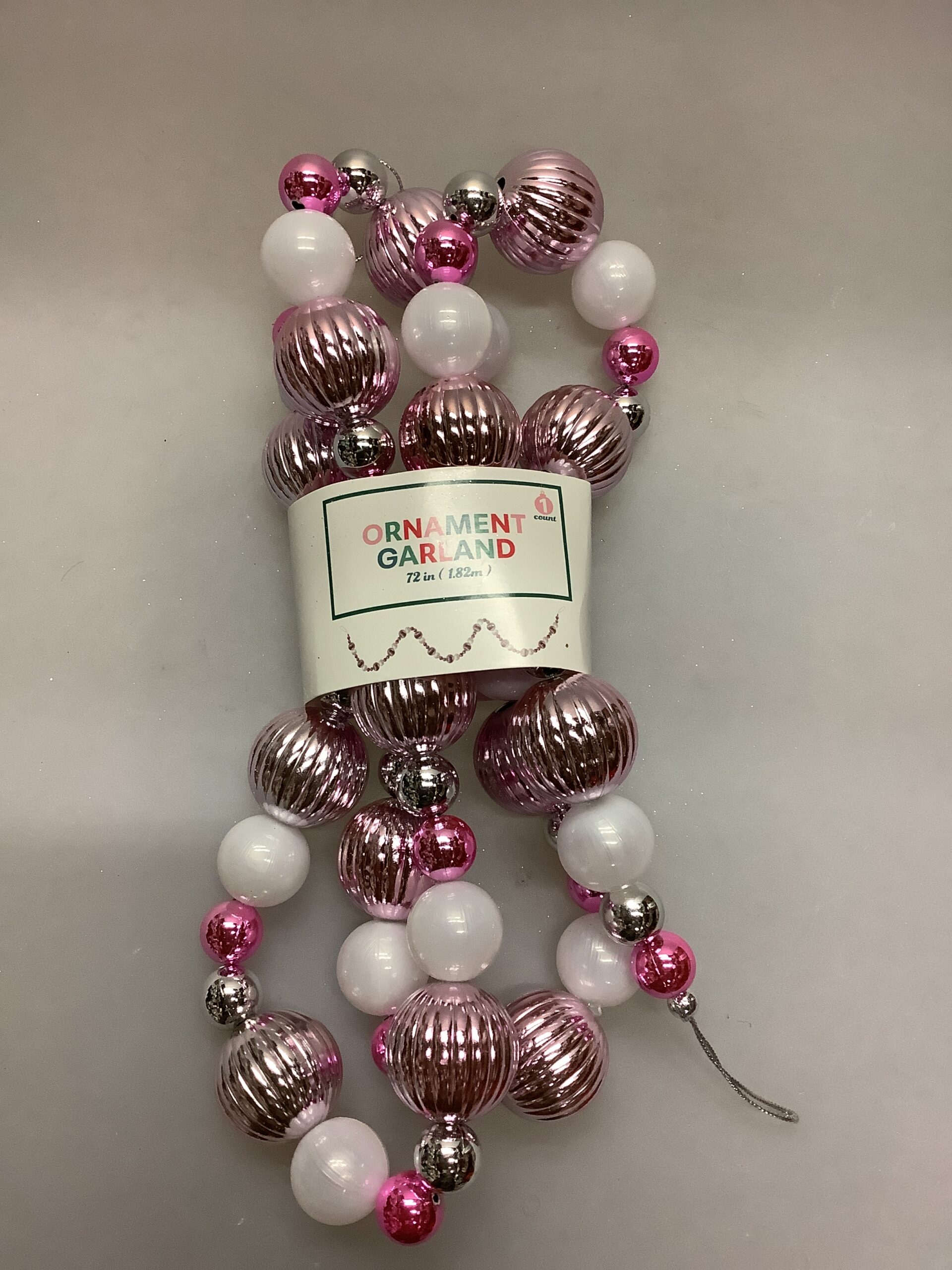 Ornament ornament garland in pink festive decoration