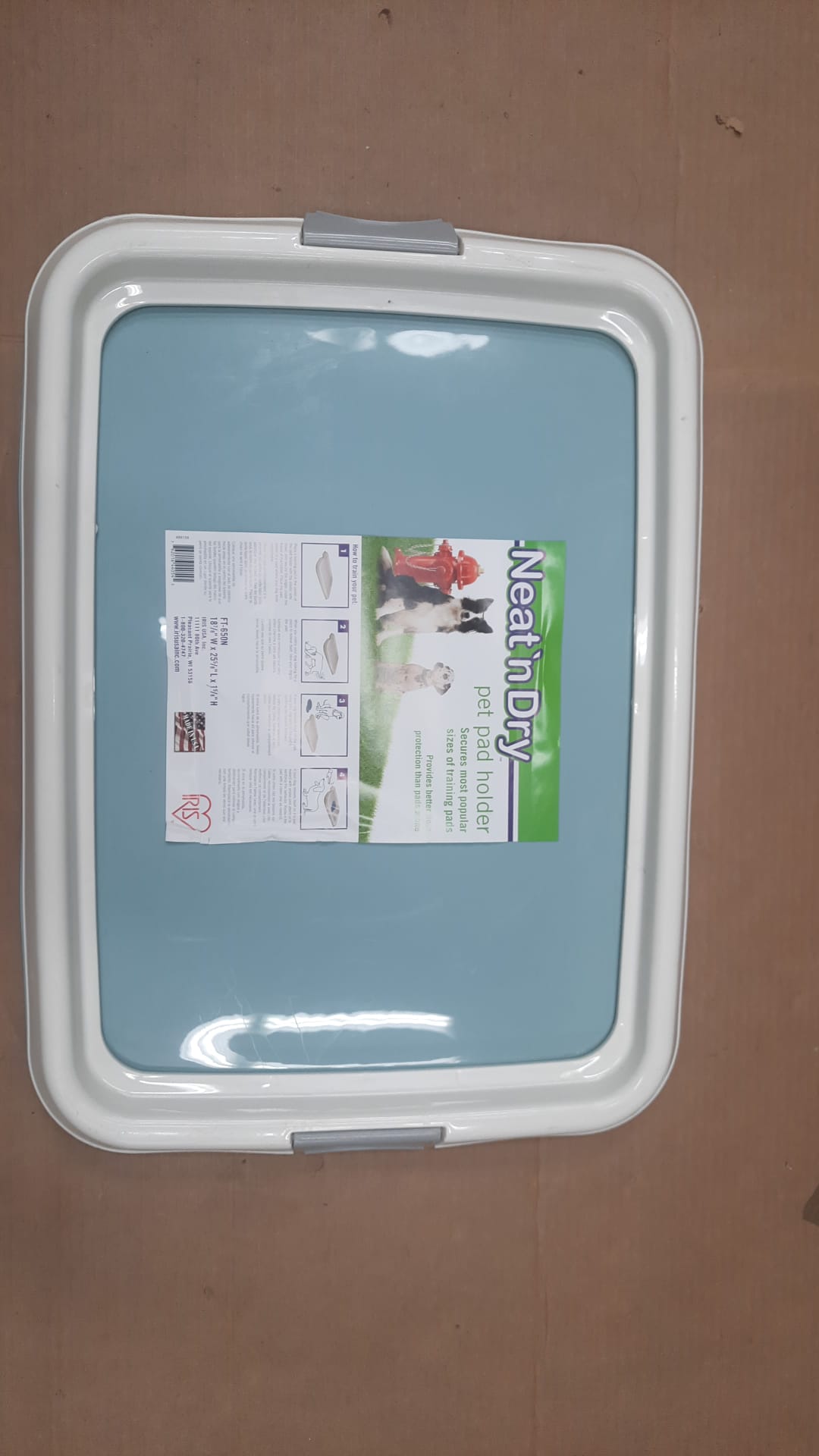 Iris pet pad holder in durable design