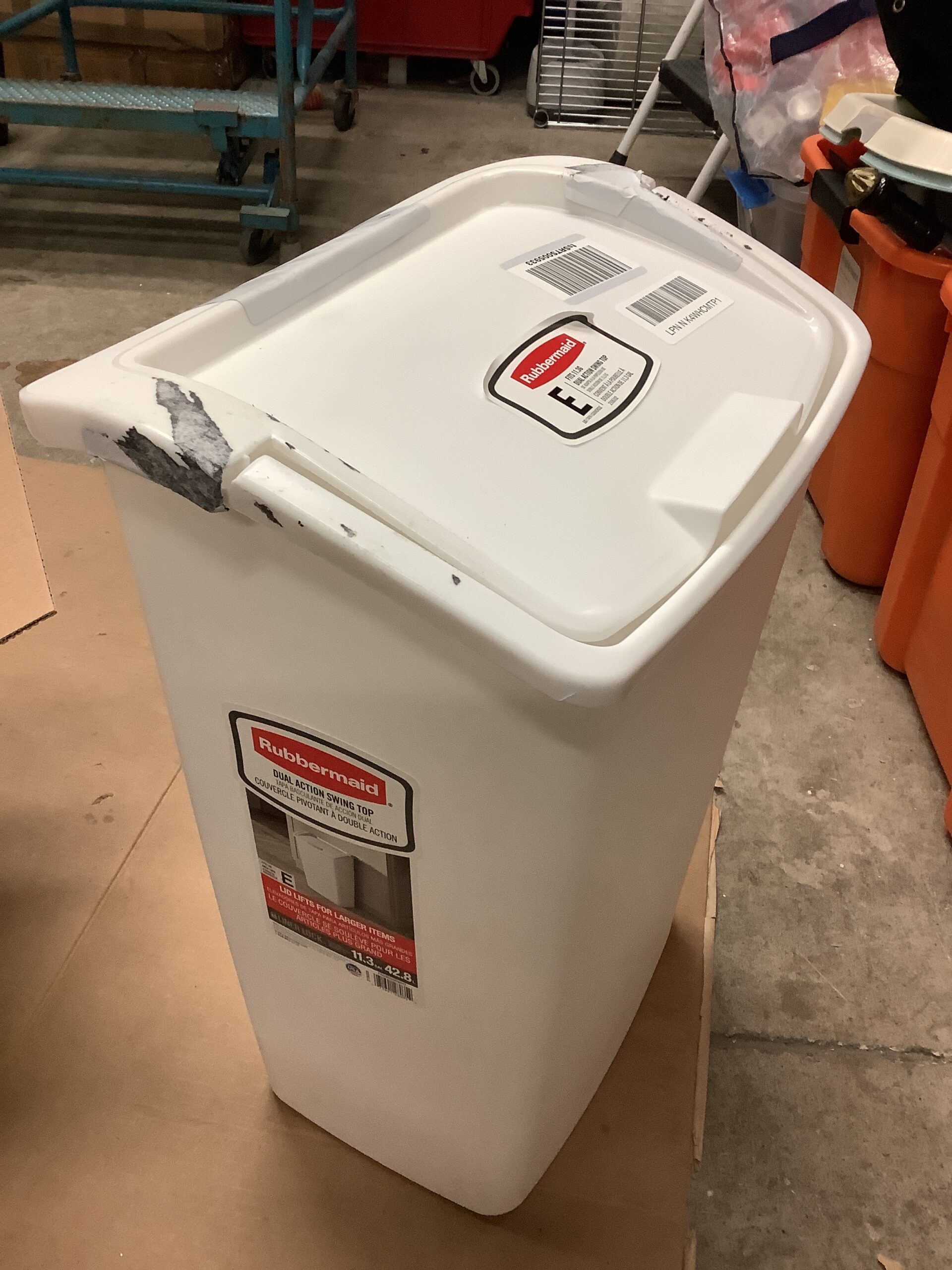 Rubbermaid spring top wastebasket in white for home use