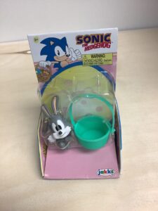 Sonic mini figure in vibrant collectible design