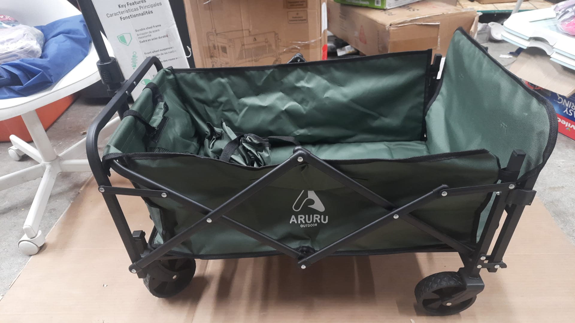 Aruru collapsible wagon in black with all-terrain wheels