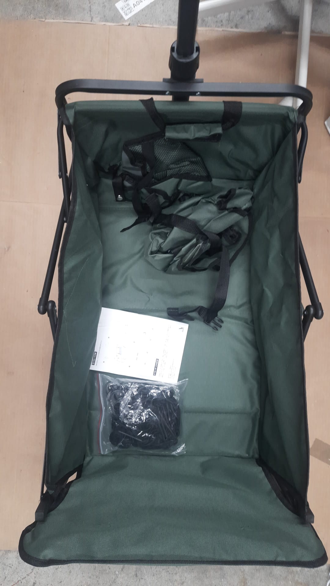 Aruru collapsible wagon in black with all-terrain wheels