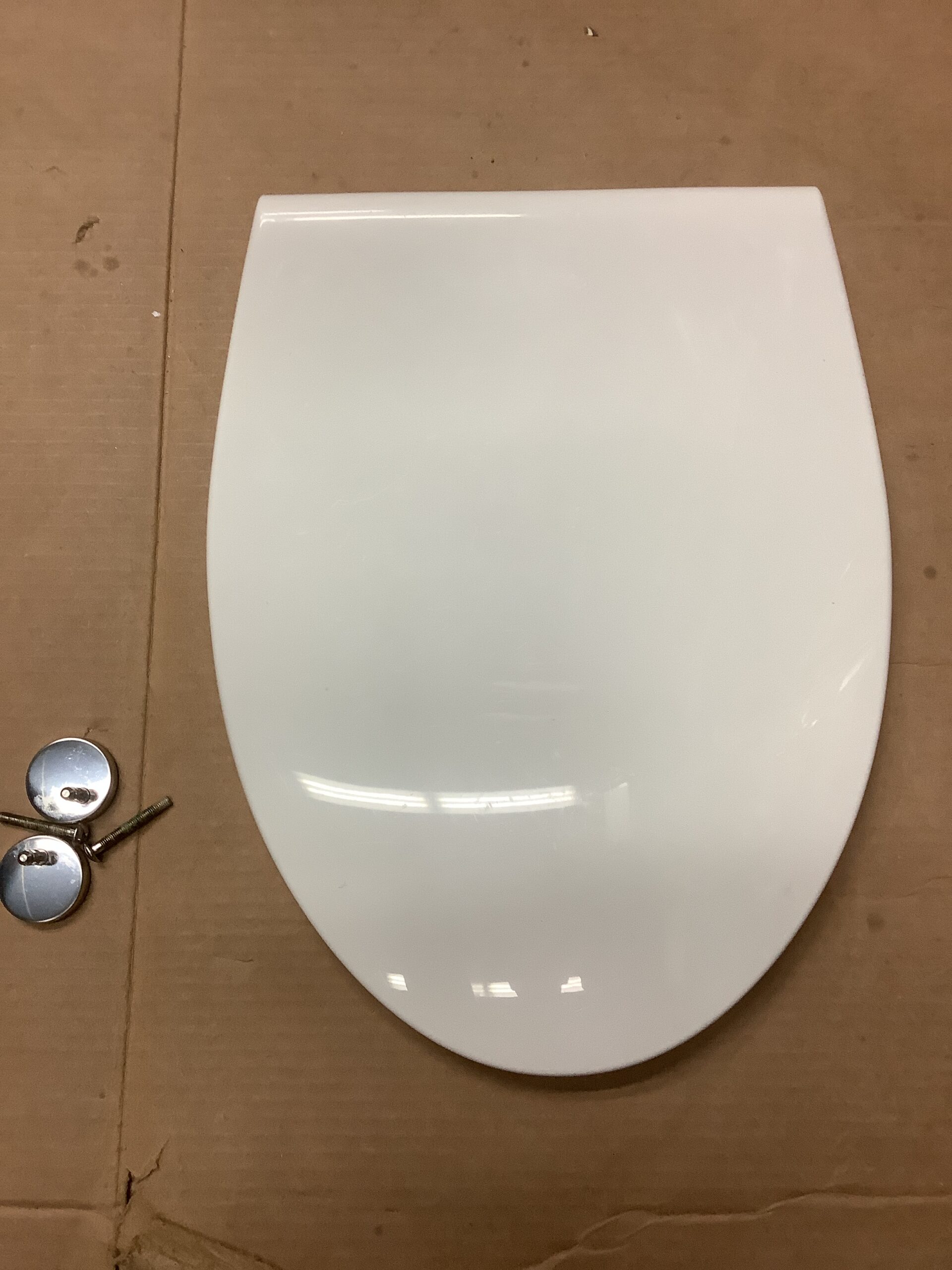 Hibbent elongated toilet seat with quick release and stable hinge in off-white
