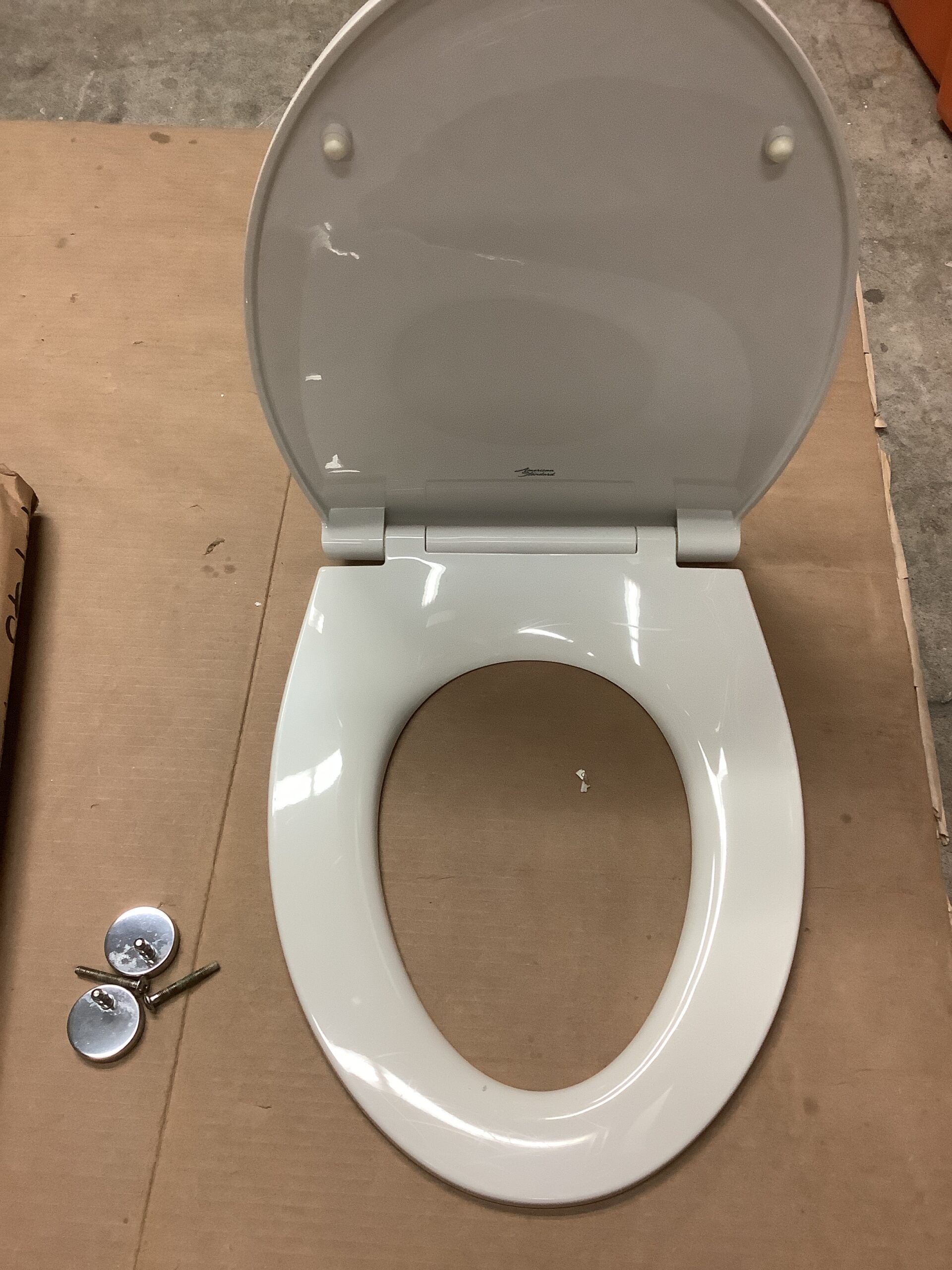 Hibbent elongated toilet seat with quick release and stable hinge in off-white