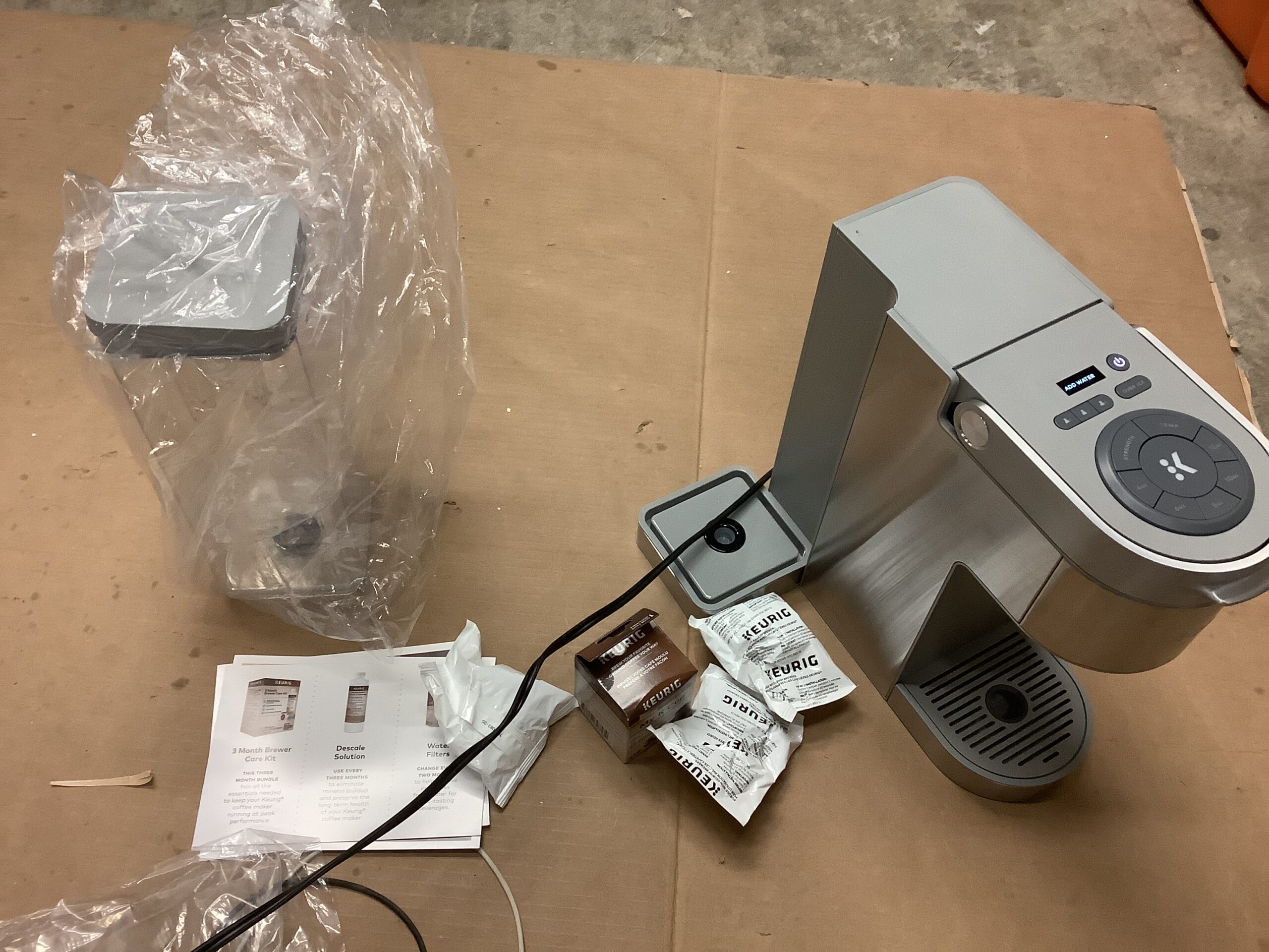 Keurig single serve coffee maker in special edition bundle with exclusive accessories