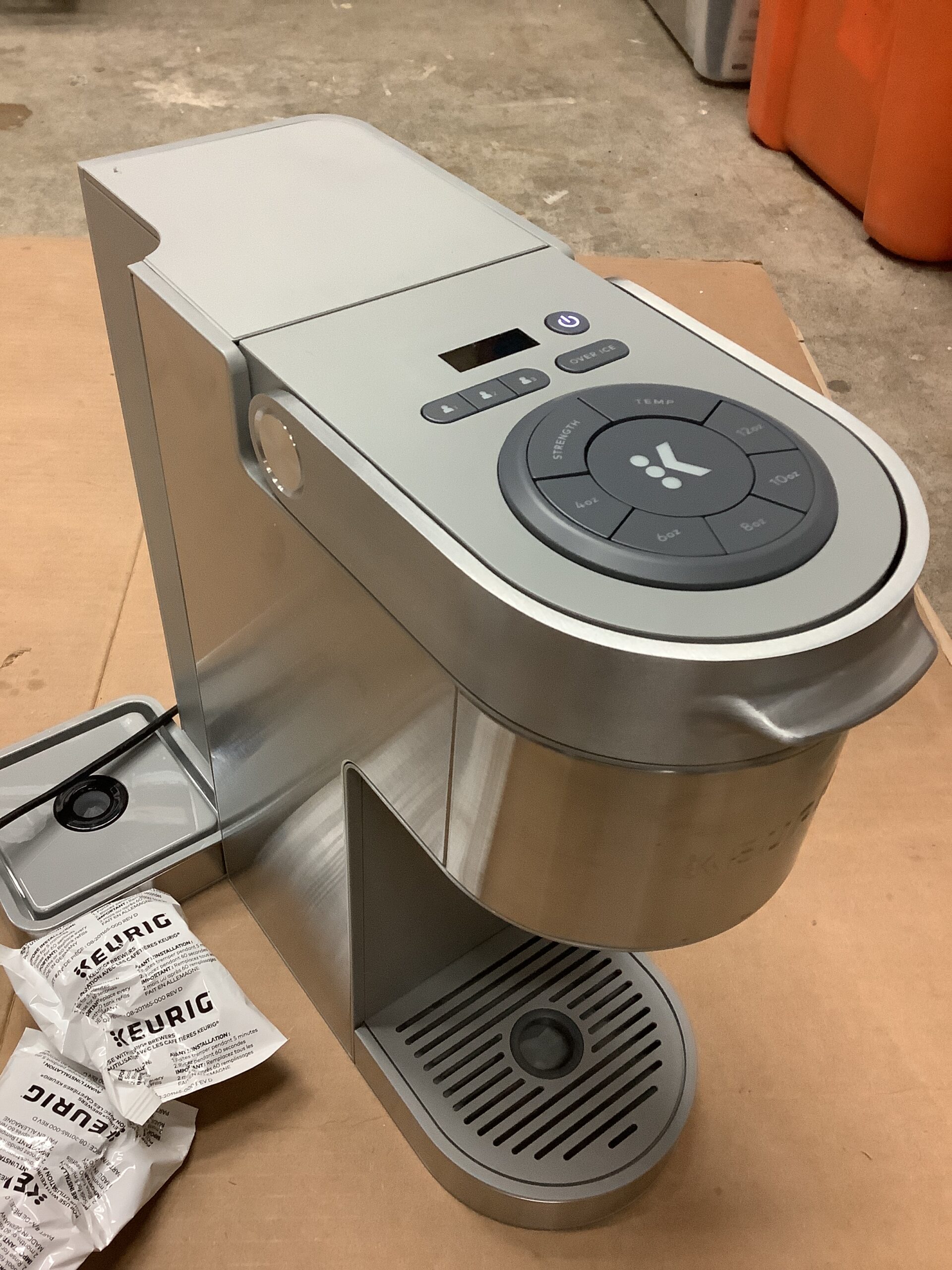 Keurig single serve coffee maker in special edition bundle with exclusive accessories