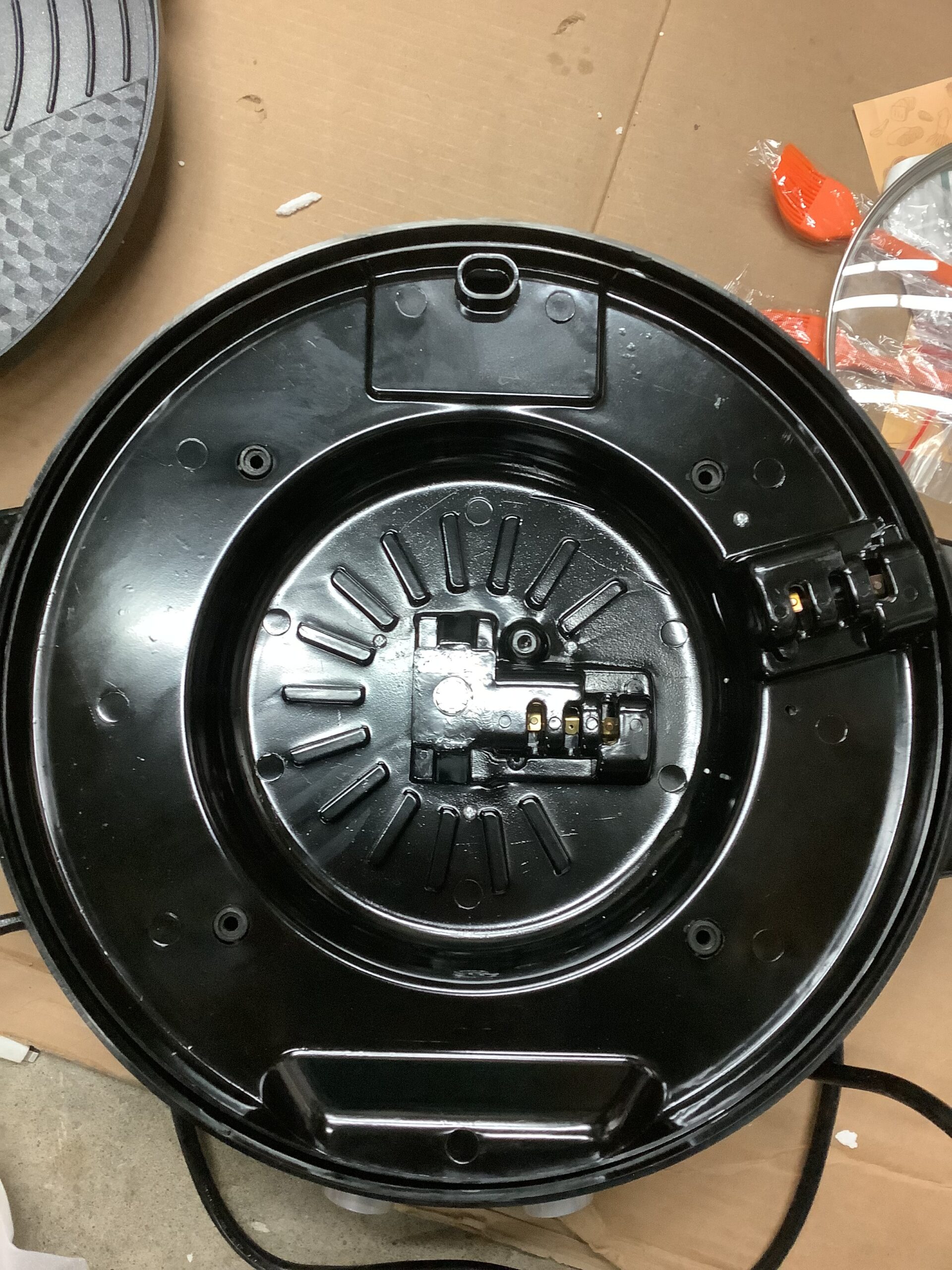 Electric smokeless grill for easy indoor cooking