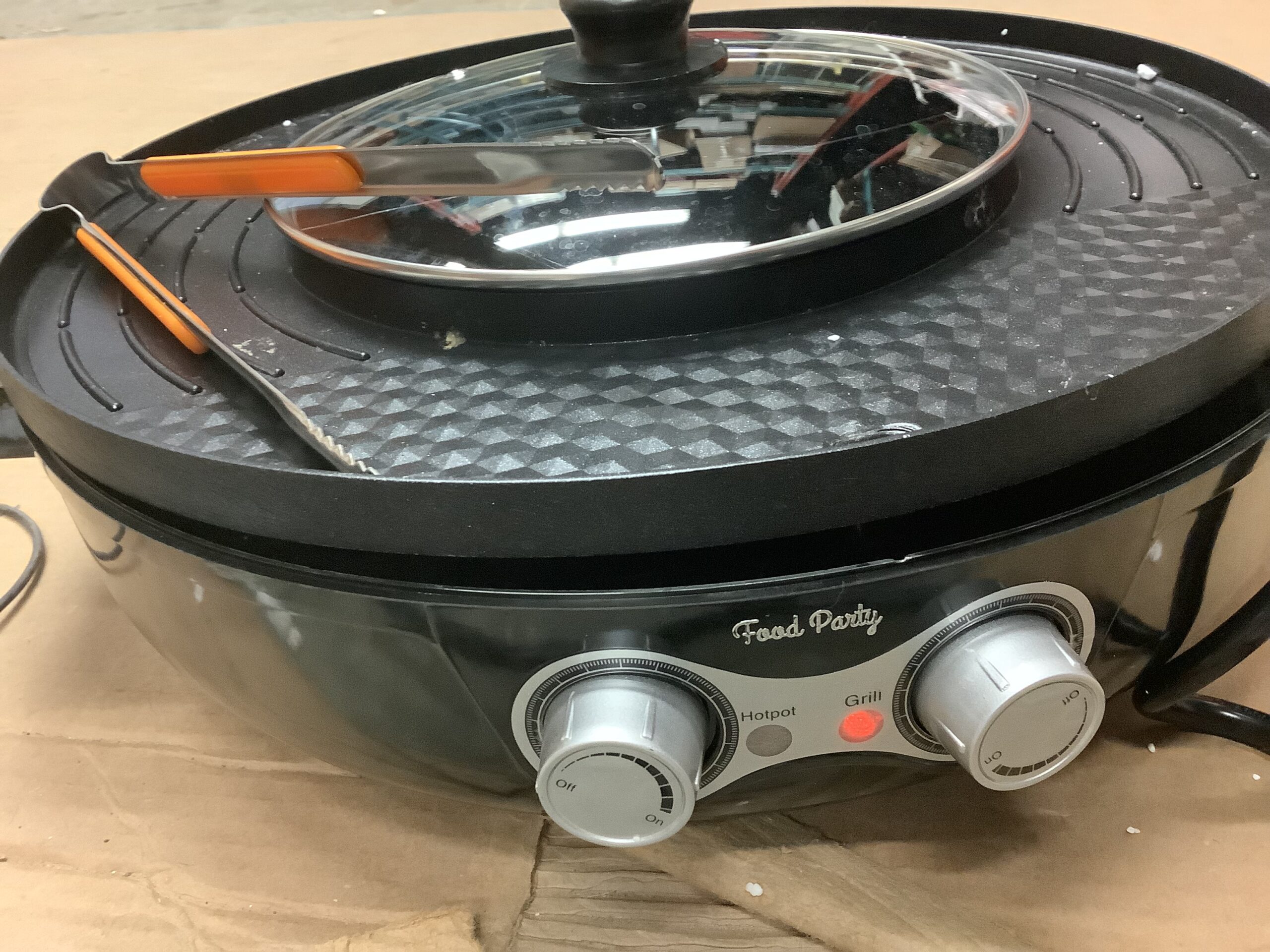 Electric smokeless grill for easy indoor cooking