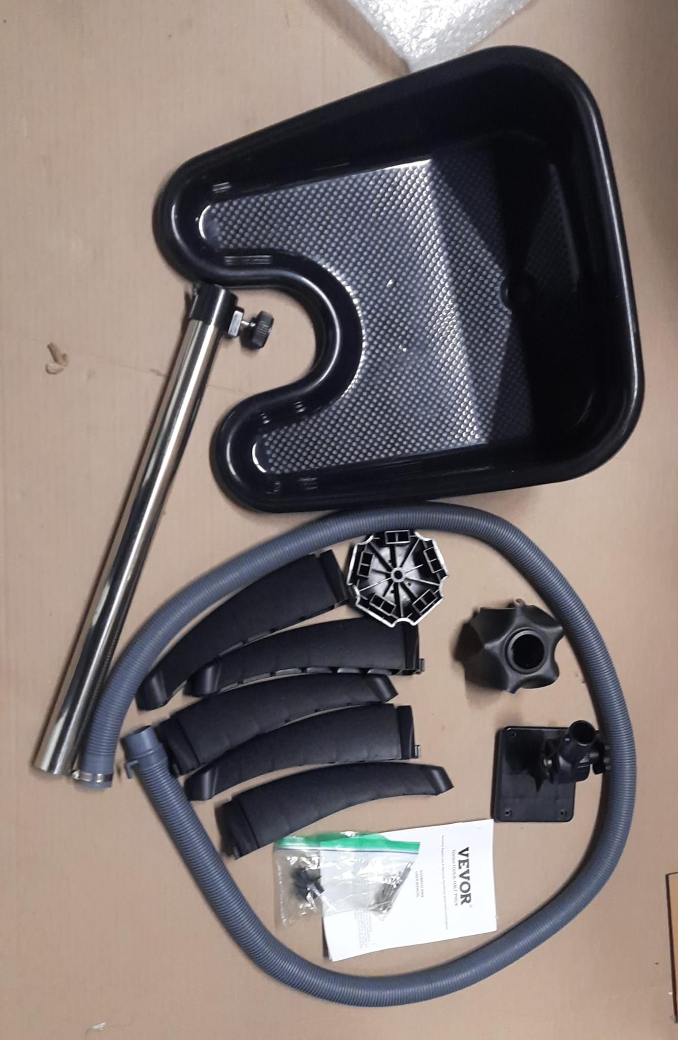 VEVOR portable shampoo bowl with adjustable height and star-shaped base in black