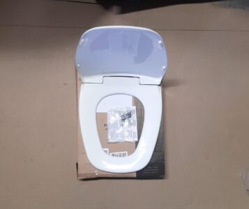 BEMIS Eljer Emblem plastic toilet seat in white, designed for Eljer Emblem toilets