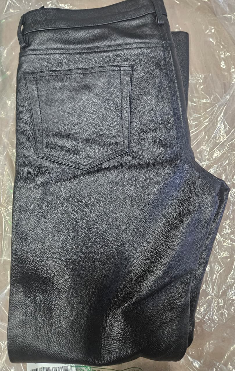 Milwaukee Leather leather motorcycle pants in classic fit and black colour for men