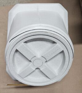 Gamma2 dog food storage container in stackable design with sealing lid