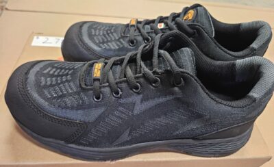 Men's work shoes in black with composite toe protection